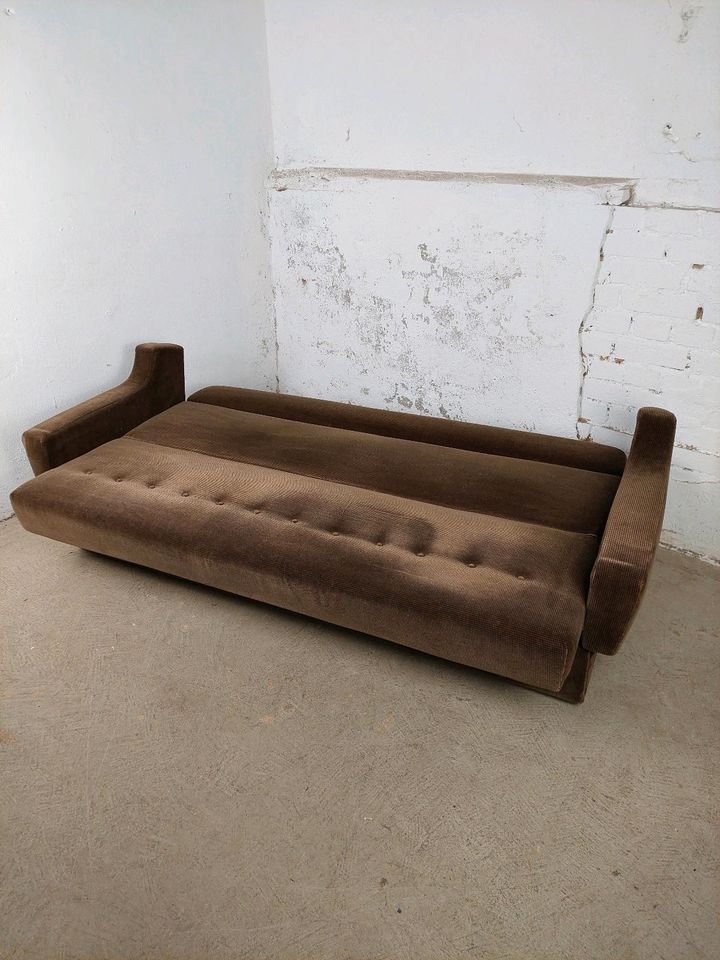 Vintage Couch Schlafsofa Polstermöbel 60er 70er DDR Retro in Berlin