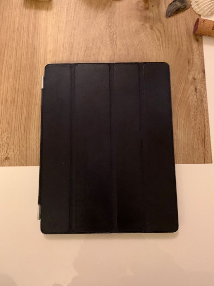 Originales Cover für Apple iPad (dunkelblau) in Wernau