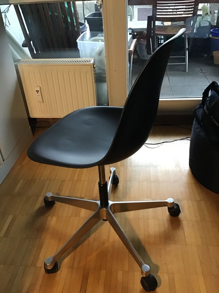 Original Vitra PSCC Schwarz Eames Drehstuhl Neuwertig in Ludwigsburg