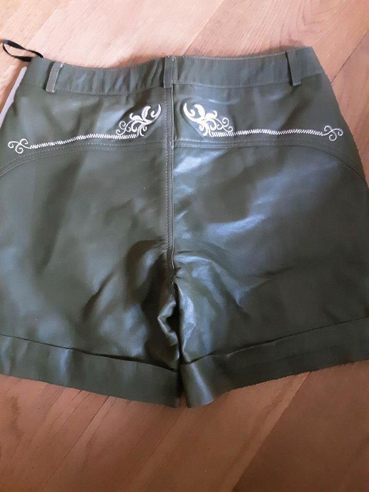 Kurze Lederhose Gr. 38 olivgrün von Stoiber Neu mit Etikett Damen in Kirchweidach