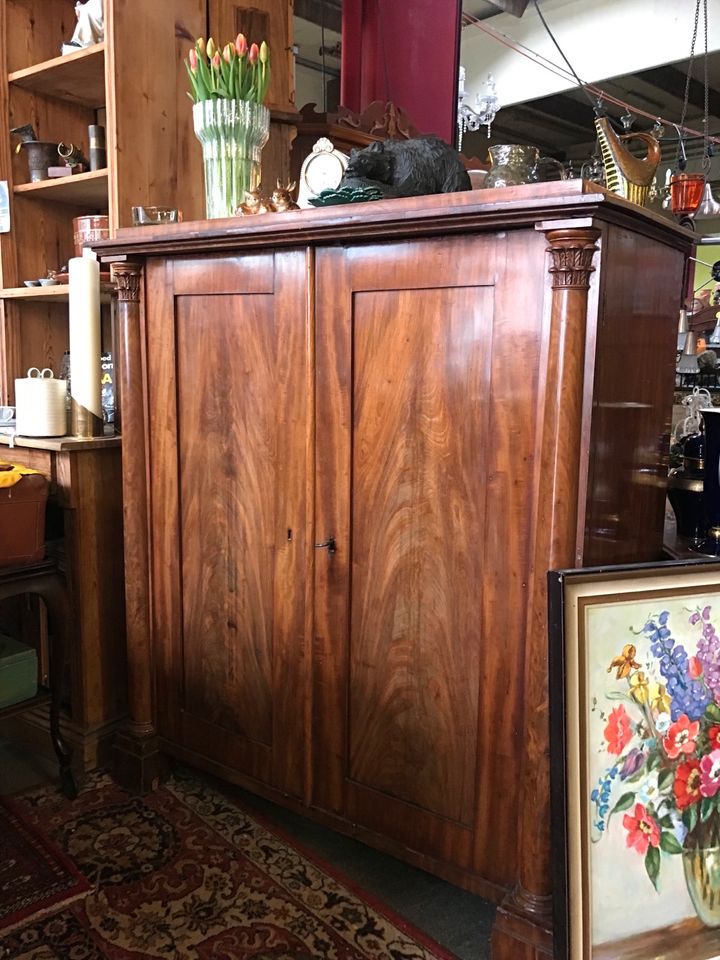 Sideboard, dunkel, Kolonialstil, Anrichte in Flintbek