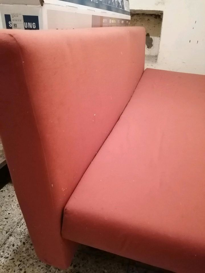 Couch orangefarben in Rosbach (v d Höhe)