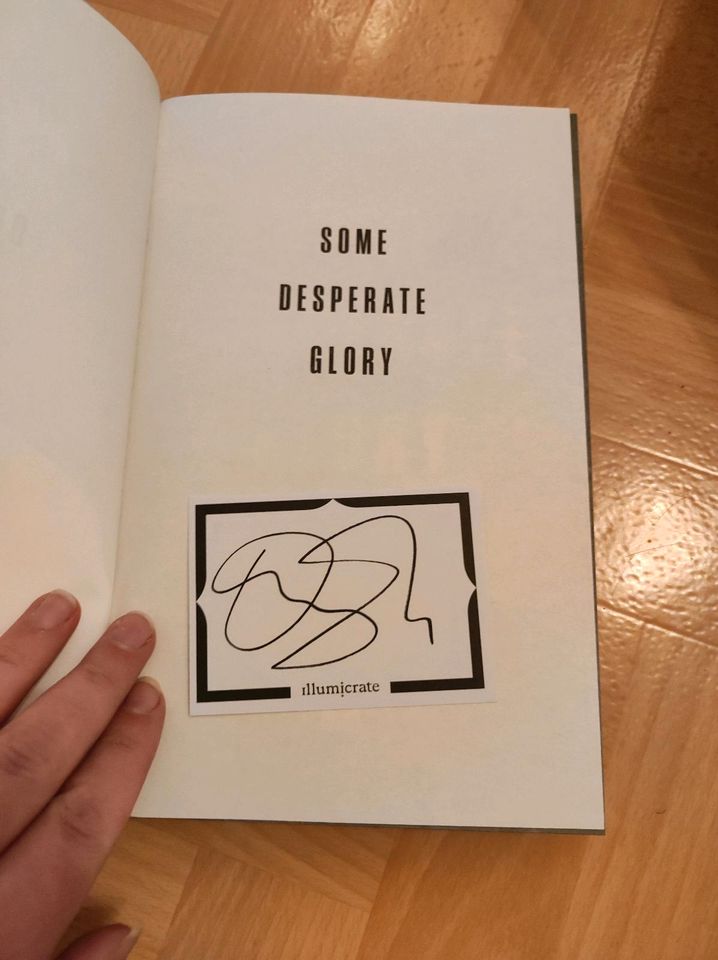 Some Desperate Glory von Emily Tesh Illumicrate Ausgabe in Butzbach