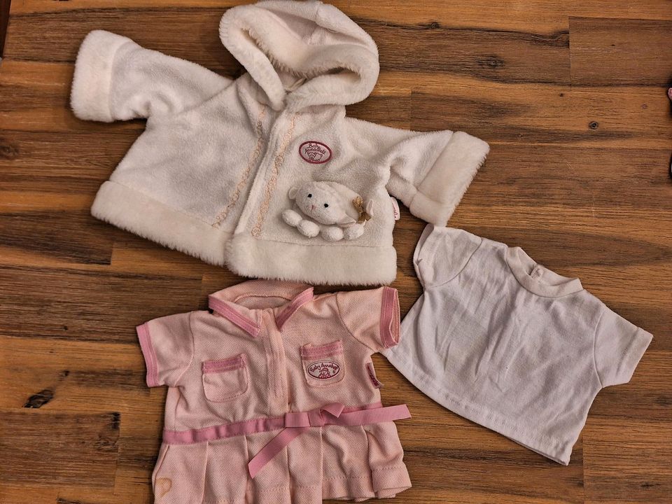 Zapf Creation Baby Annabell, schöne warme Jacke, Kleid und Shirt in Hamburg