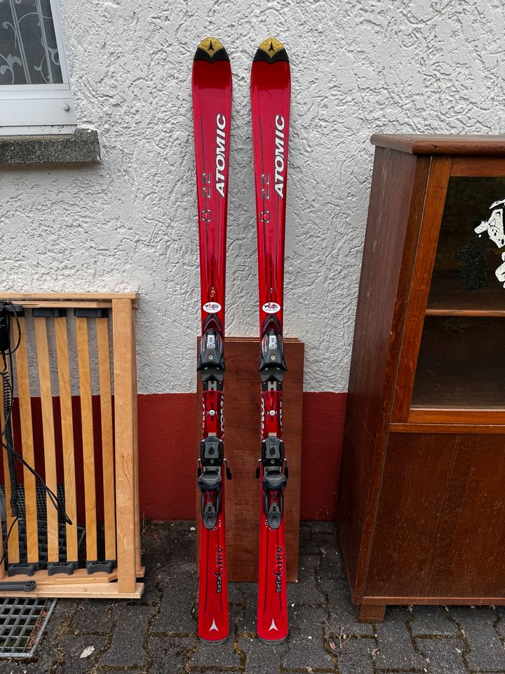 Ski von Atomic in Rüsselsheim