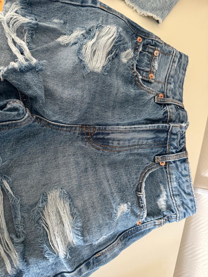 3 tolle Jeans Shorts gr. 34 von H&M, Bershka & Stradivarius in Düren