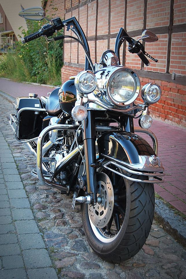 Harley Davidson Road King FLHR in Stelle