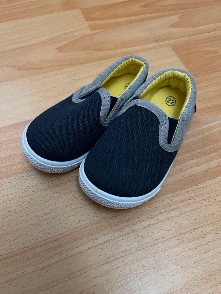 Schuhe Kinder Größe 22 in Poing