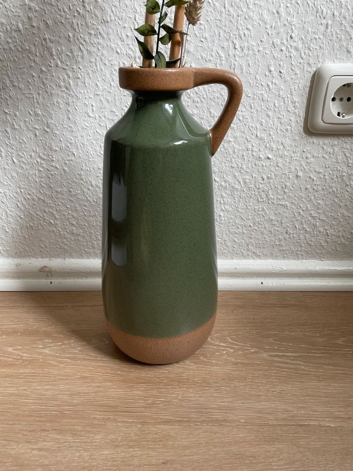 große grüne Steingut Vase, Søstrene Grene / Rusta- Kanne, Karaffe in Kiel