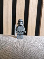 LEGO Star Wars Captain Phasma Minifigur mit Silver Blaster Gun Hessen - Hofheim am Taunus Vorschau