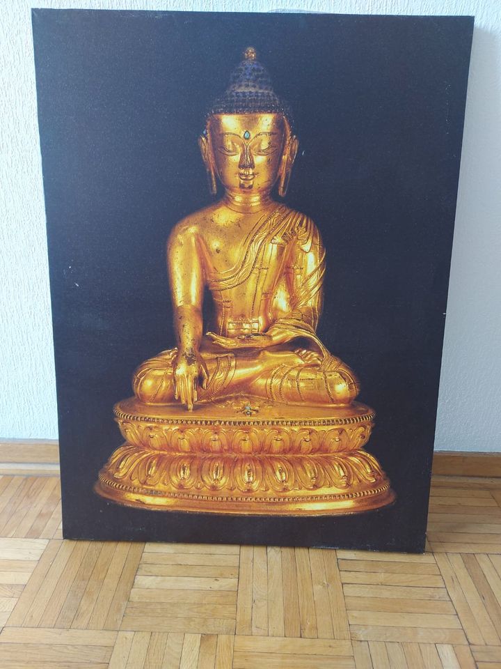 Ein Bild von einer goldenen Buddha Statue in Düsseldorf