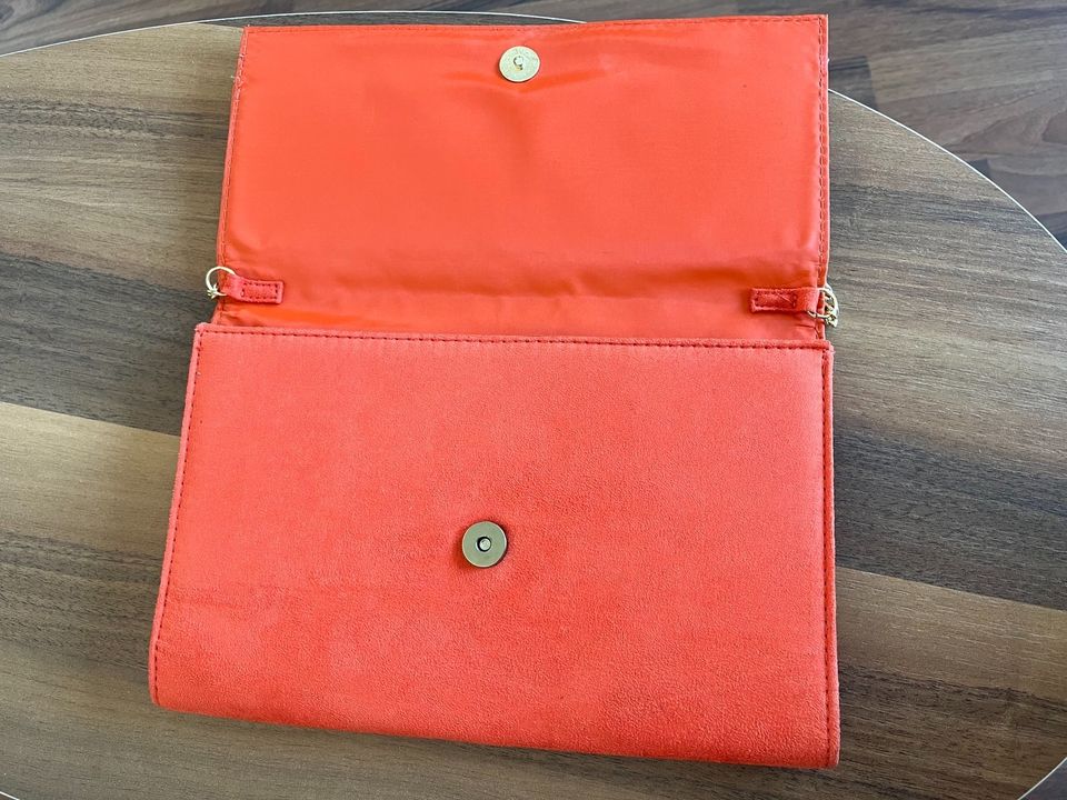 H&M Tasche orange klein golden Kette wildlederimitat in Berlin