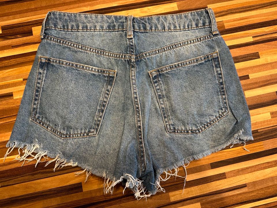 H&M Jeansshorts Kurzehose Gr. 36 Hotpants in Raesfeld