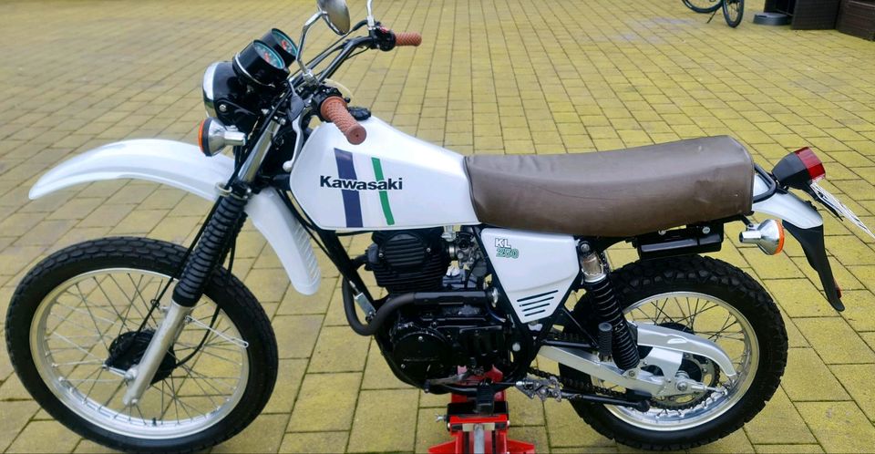 Kawasaki KL 250 Youngtimer, CaféRacer, Restauriert, 11 Tsd. Km, in Bielefeld