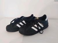 -50% NEU Adidas Superstar Sneaker 31 schwarz Schuhe Kinderschuhe Hessen - Grünberg Vorschau