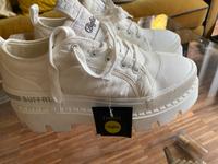 BUFFALO BOOTS-Sneaker weiß vegan Plateau Etikett 40 München - Bogenhausen Vorschau