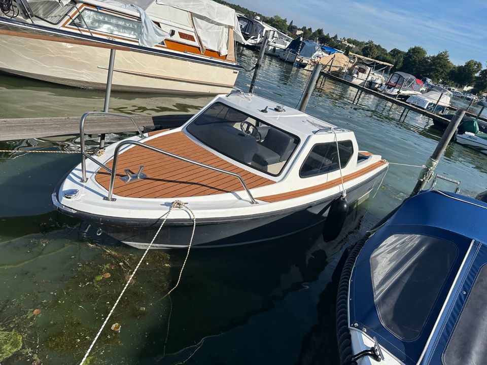 Italienisches Sportboot inkl. 50 PS Motor und Trailer in Rüdersdorf