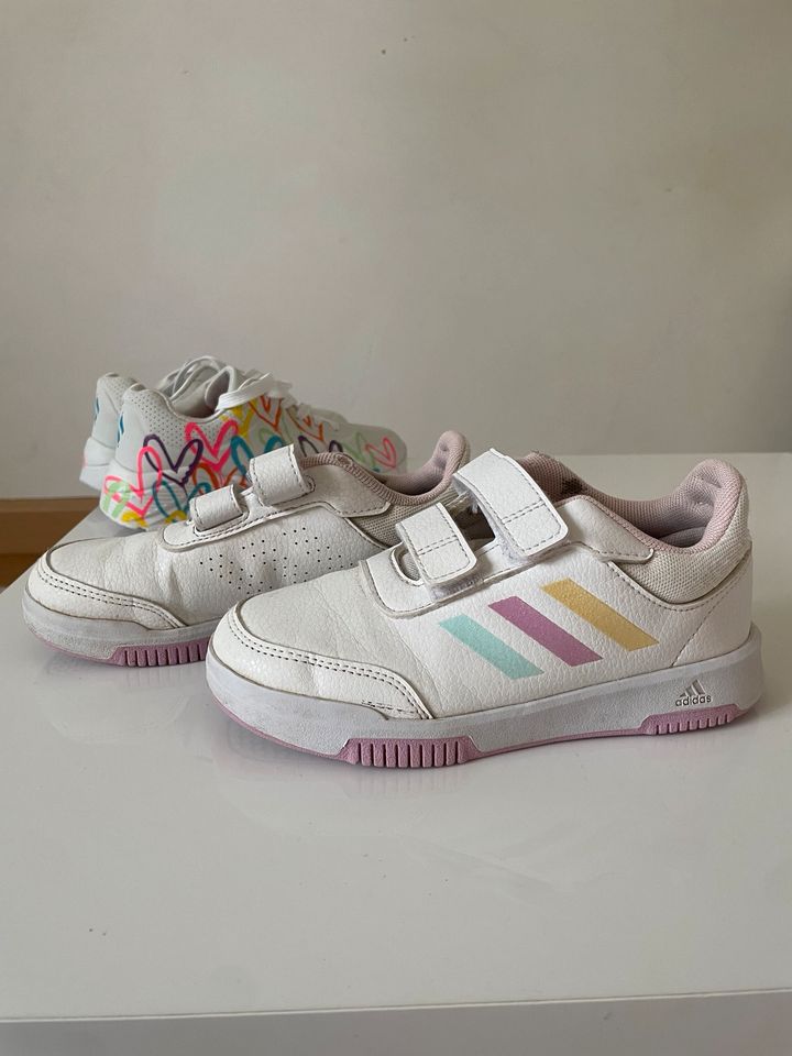 Adidas Schuhe Mädchen 31 in Augsburg
