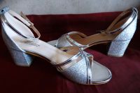 Elegante Brautschuhe Schuhe Hochzeit Silber Gr. 38 Nordrhein-Westfalen - Iserlohn Vorschau