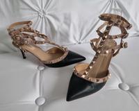 Valentino Garvani Ankle Strap Rockstud Pumps Schwarz Gr. 37,5 Hessen - Bad Vilbel Vorschau