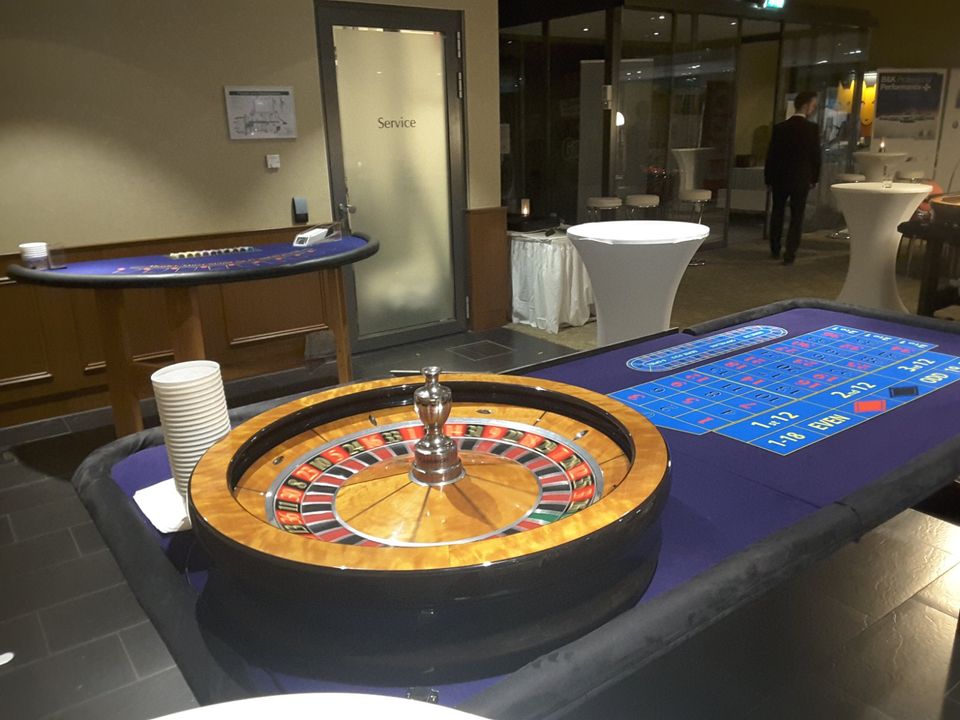 Mobiles Casino ,Black Jack, Poker, Roulette Tisch mit Croupier in Osnabrück