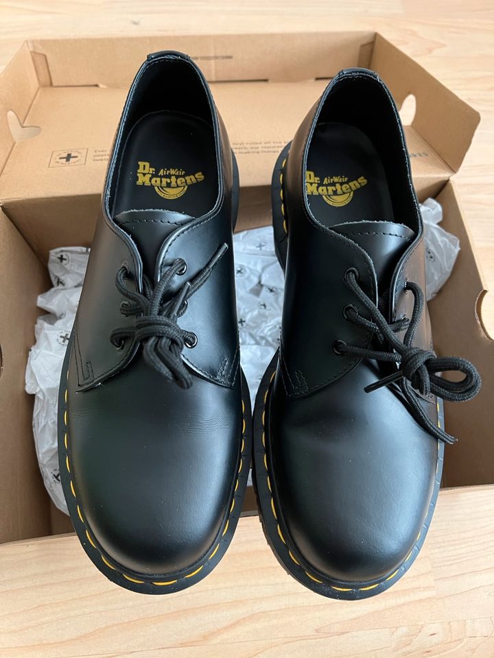 Dr. Martens GLATTLEDER OXFORD SCHUHE in Aachen