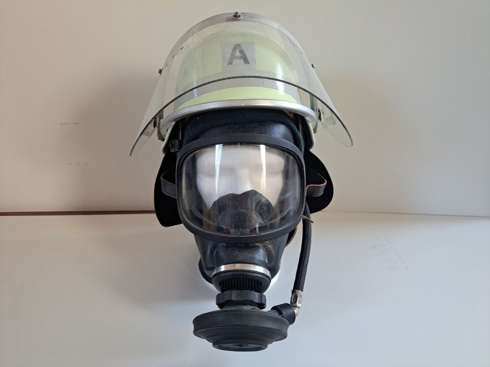 Feuerwehrhelm, Atemschutzmaske, PA-Anschluss, Flammschutzhaube in Nußloch