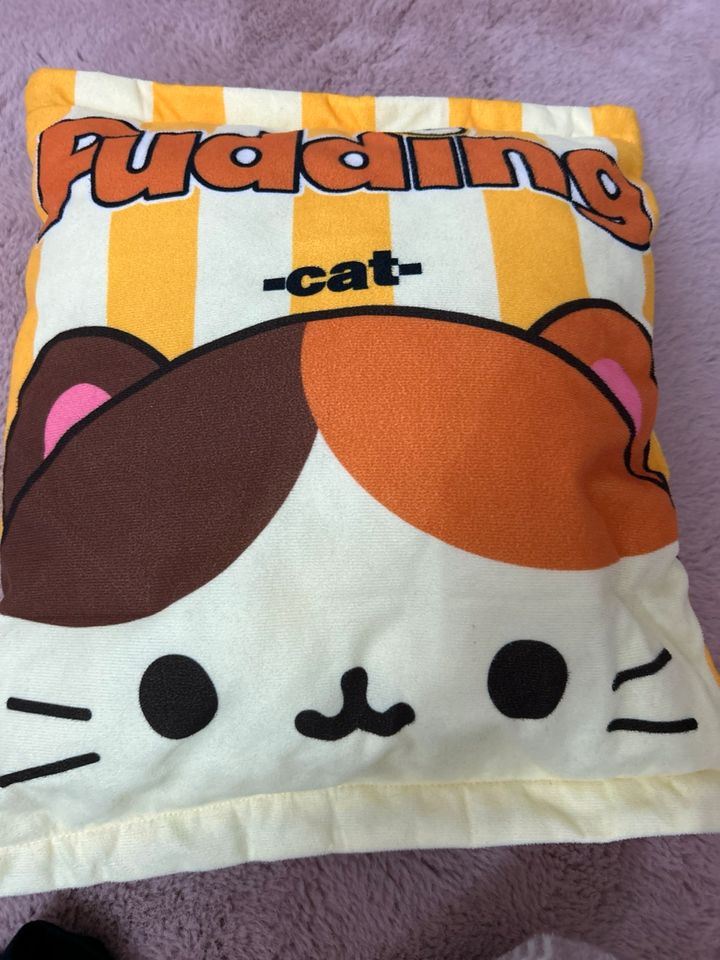 Pudding Cat Plushy Pillow in Krefeld