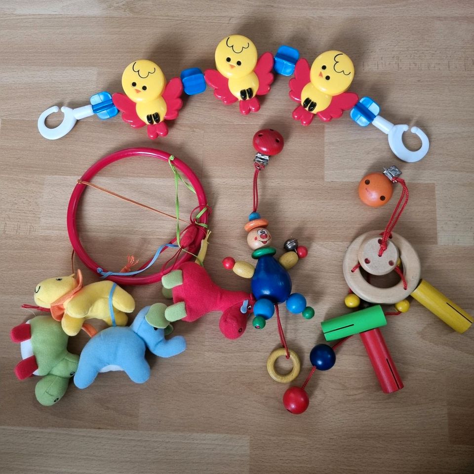 Babyspielzeug Mobil & Wagenkette (Holz/Kunststoff) 2,00€/Stück in Oldenburg