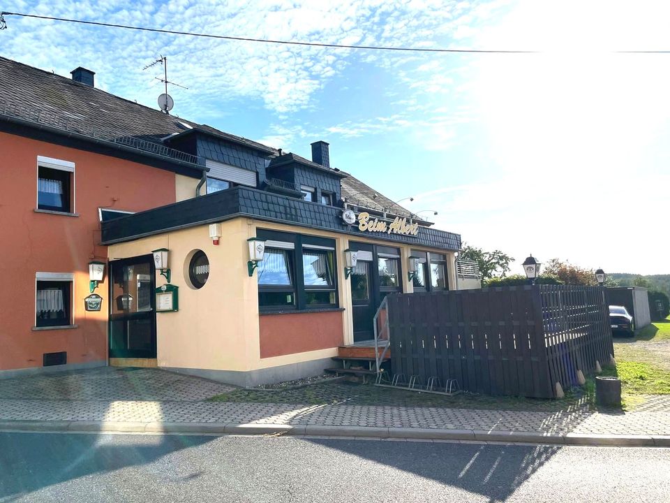 Gemütliche, im Großraum Heddert bekannte Gaststätte mit Nebenraum, Terrasse, Parkplätzen und Pächterwohnung zu vermieten! in Schillingen