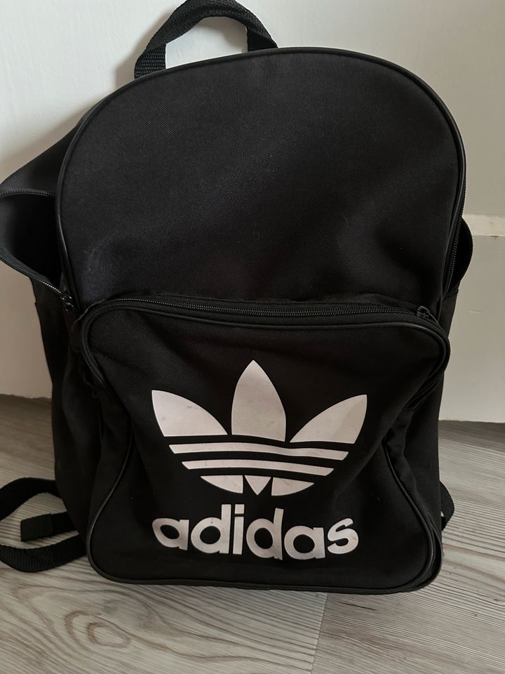 Adidas Rucksack schwarz in Schleswig-Holstein - Kiel | eBay Kleinanzeigen  ist jetzt Kleinanzeigen