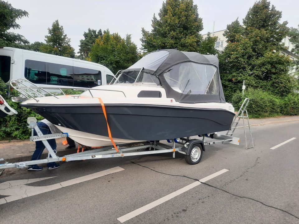 Kajütboot 530 Neuboot  Preis mit Extras , Ausstellungsboot in Hohen Neuendorf