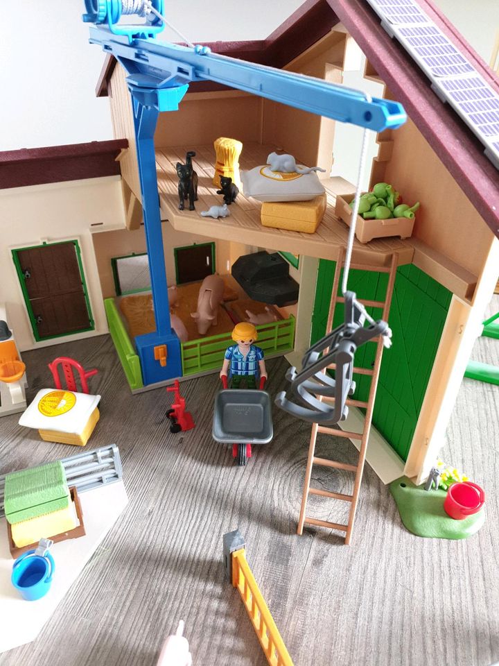 Playmobil Bauernhof mit Silo und Hasengehege in Büdingen