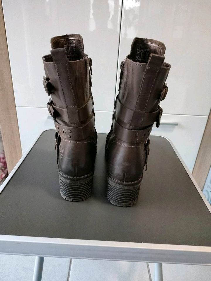 BUGATTI echtes Leder Stiefel Gr. 41 Biker Boots Schnallen Nieten in St. Wendel