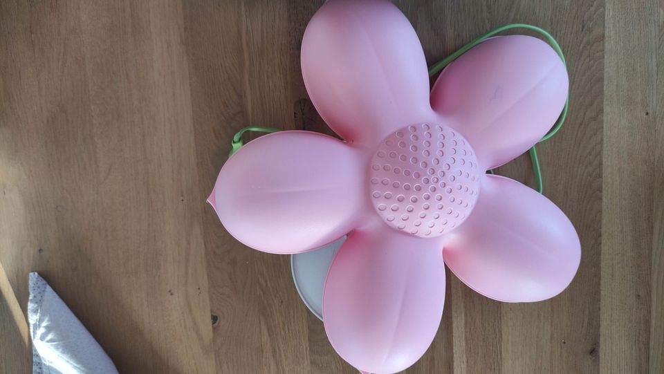 Ikea Blumenlampe rosa Kinderzimmer in Ölbronn-Dürrn