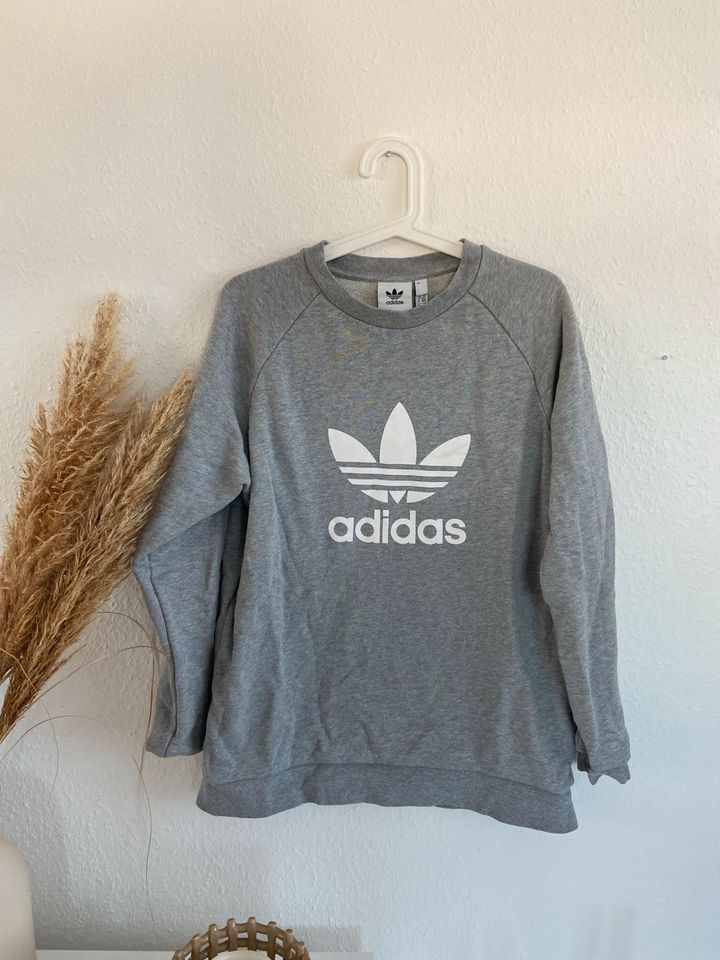 Adidas Sweater grau Männer Größe M in Holzgerlingen