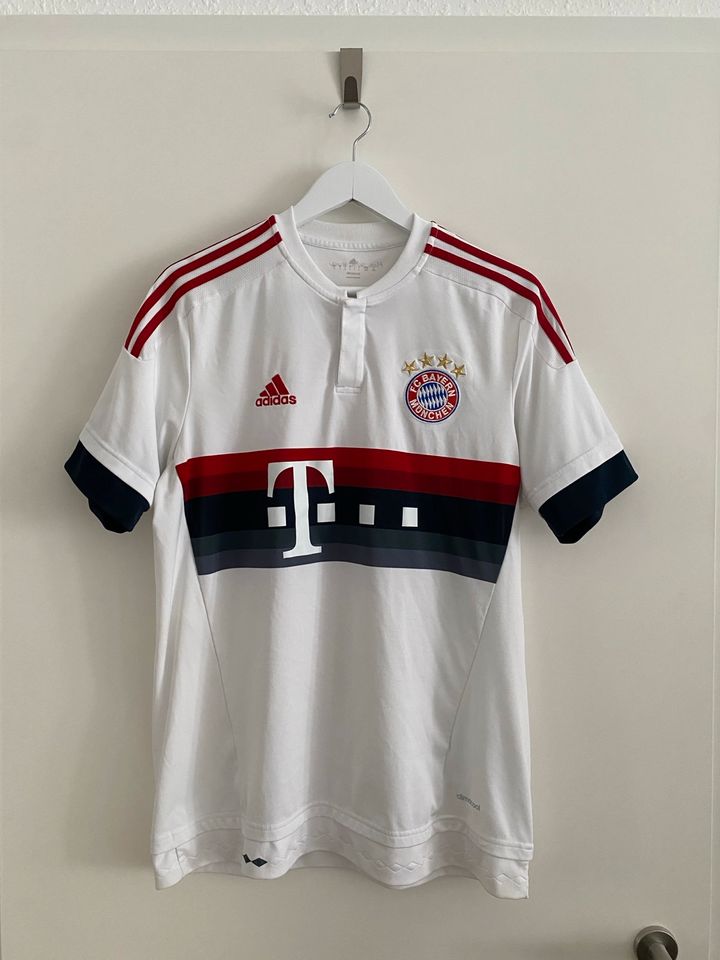 FC Bayern Trikot L in Rutesheim  