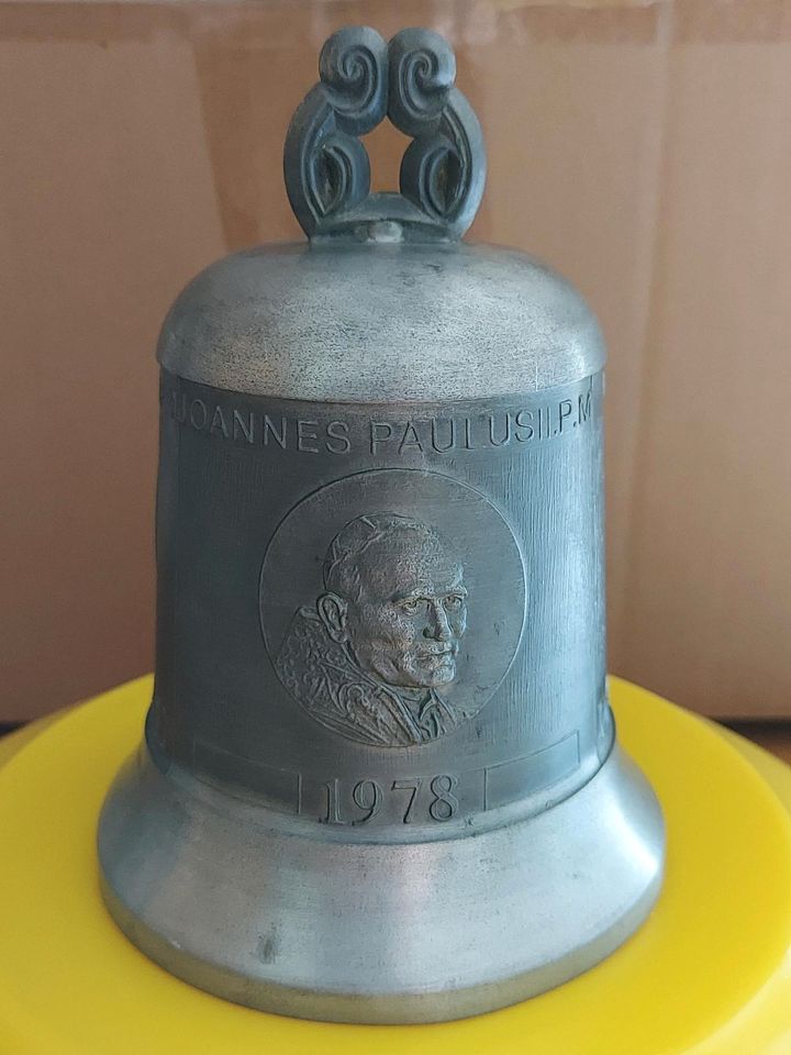 Glocke Zinn Vogel 1978 Jahr der drei Päbste Johannes Pabst in Weilrod 