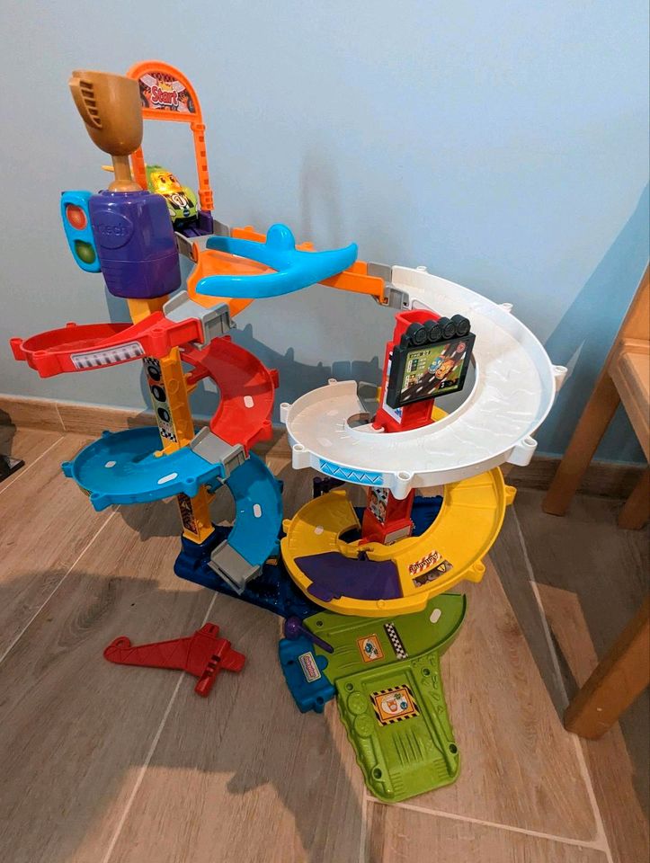 Tut tut Baby Flitzer Turboturm V-Tech Rennstrecke in Rastede