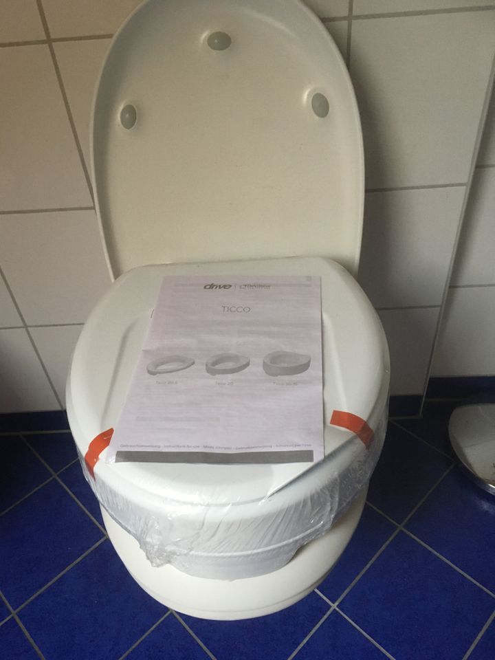 Toilettenaufsatz Hochsitz für Senioren in Schöllnach
