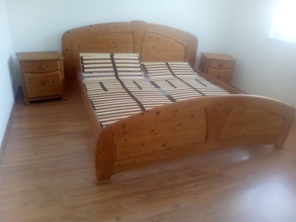 Vollholz Doppelbett, 180 x 200cm, optional Roste, Nachttische in Laudenbach