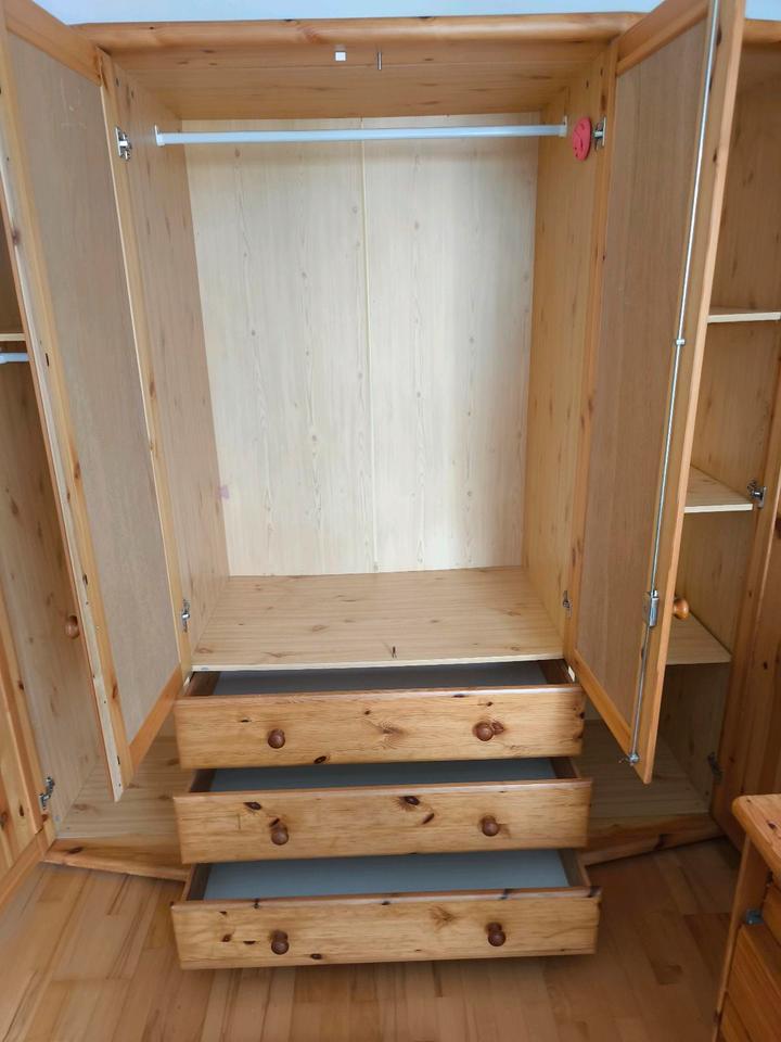 Kleiderschrank Holz massiv mit Spiegel und Schubladen gebraucht in Bünde