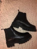 Tamaris Plateau Boots Stiefelette schwarz Leder genarbt 40 Nordrhein-Westfalen - Gütersloh Vorschau