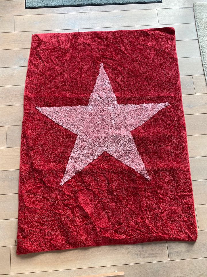 Roter Kinder-Teppich mit Stern 118x168 in Centrum