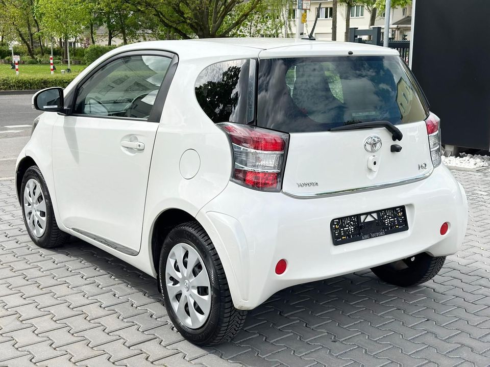 Toyota IQ+ 1,33-l-Dual-VVT-i Automatik ACC Navi Kamera in Bonn