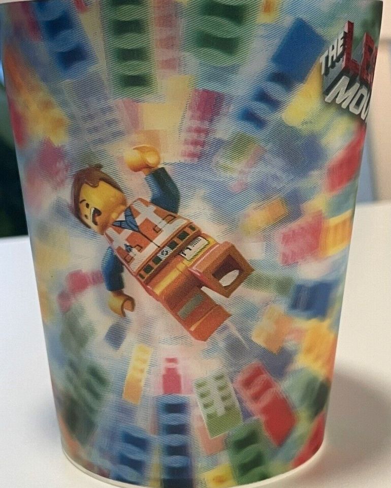 Plastikbecher Lego Emmet Wackelbild – McDonalds Happy Meal 2014 in Köln