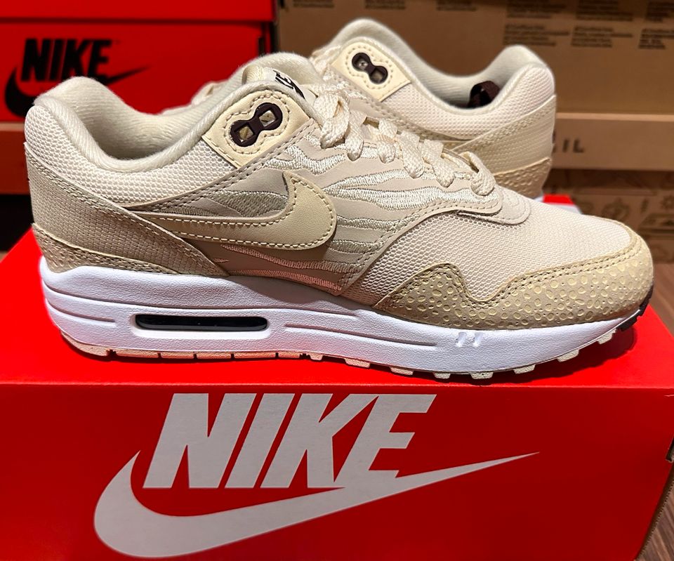 Nike Air Max 1 '87 Safari Coconut Milk WMNS 38.5 Damen Creme in Köln