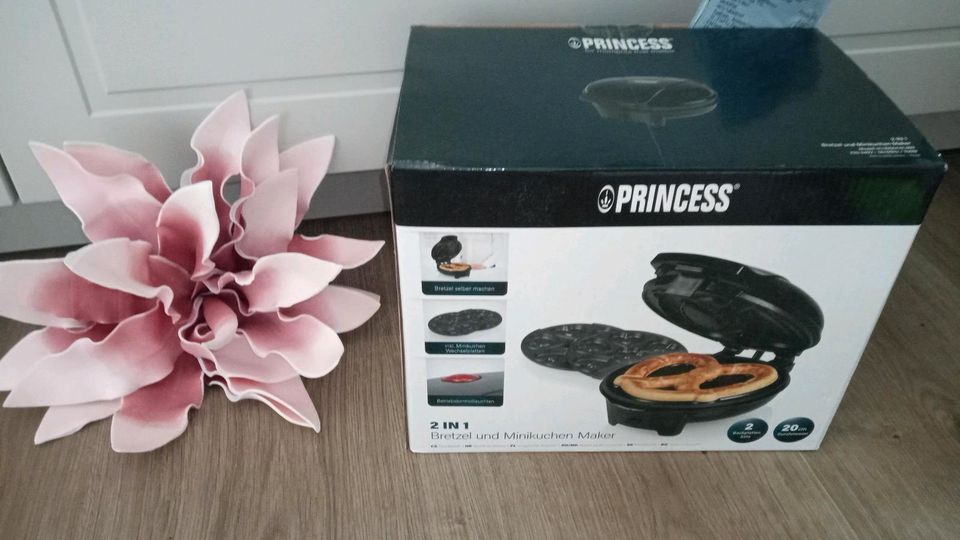 Princess 2 in 1 Brezel und Minikuchen Maker neu und OVP in Haundorf