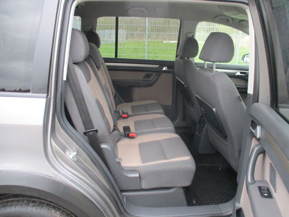 Volkswagen Touran 2.0 TDI CrossTouran/TÜV NEU/NAVI/AHK in Herzberg am Harz