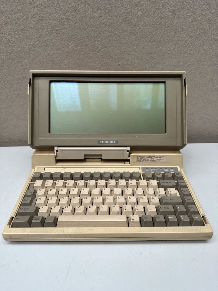 Toshiba T1200 System Unit Japan Vintage Computer Laptop in Frankfurt am Main